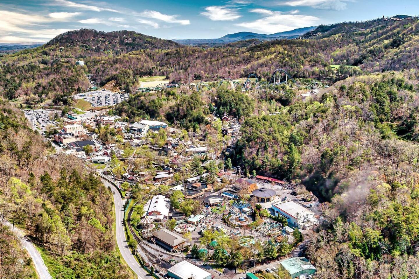 Views I Mins To Dollywood I Hot Tub I Pool Table Villa Sevierville Luaran gambar